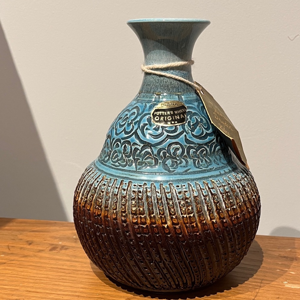 DRYDEN POTTERY - VASE SIGNED